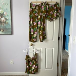 Women's large aerie satin 3 piece sleep set.Capri bottoms,cami matching shorts